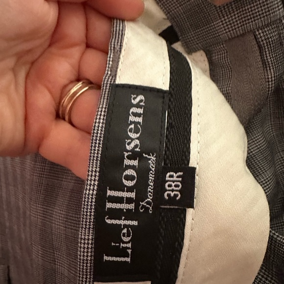 Italian Mens suit, excellent condition (worn once) - Picture 2 of 3